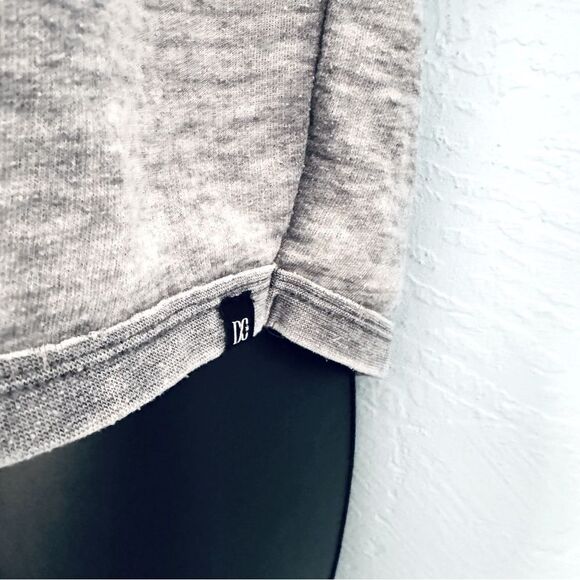 DC Gray Acid Washed Graphic Cropped Shirt 3/4 Sleeve Size Small - Picture 4 of 7